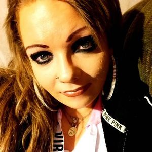 Meet your Posher, Niki